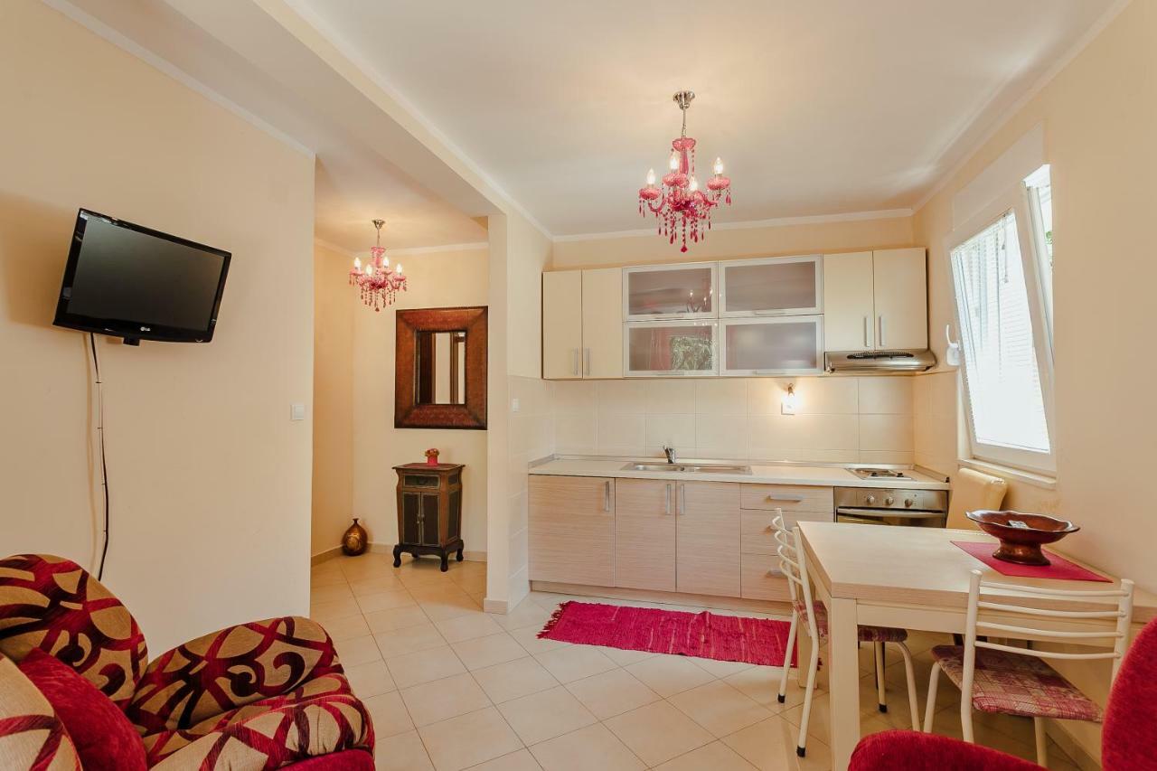 Poolside Apartments Miljan I Ranko Херцег Нови Екстериор снимка